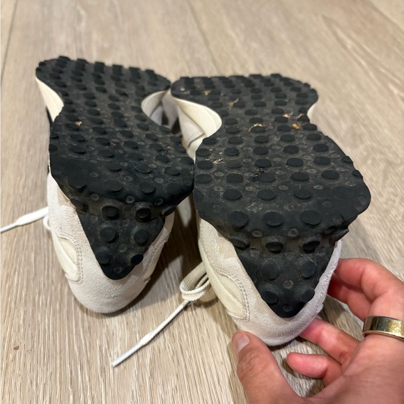 Big Kid New Balance 327 - size 5 (women’s 7) - Picture 7 of 8